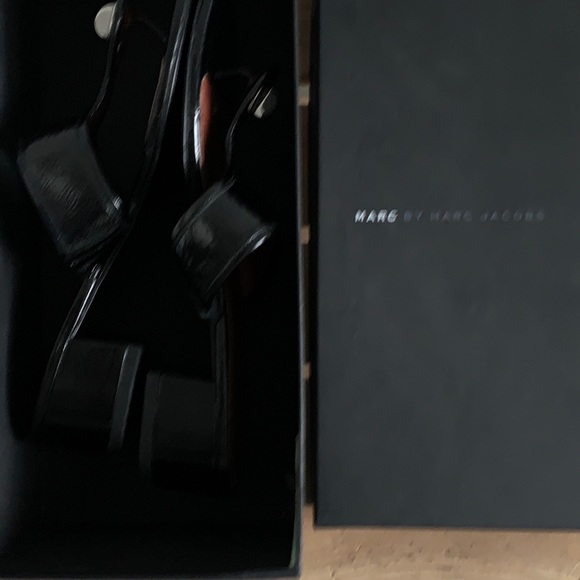 Marc Jacobs black patent leather sandals. In new condition. Size 6-6 1/2. - Picture 9 of 10